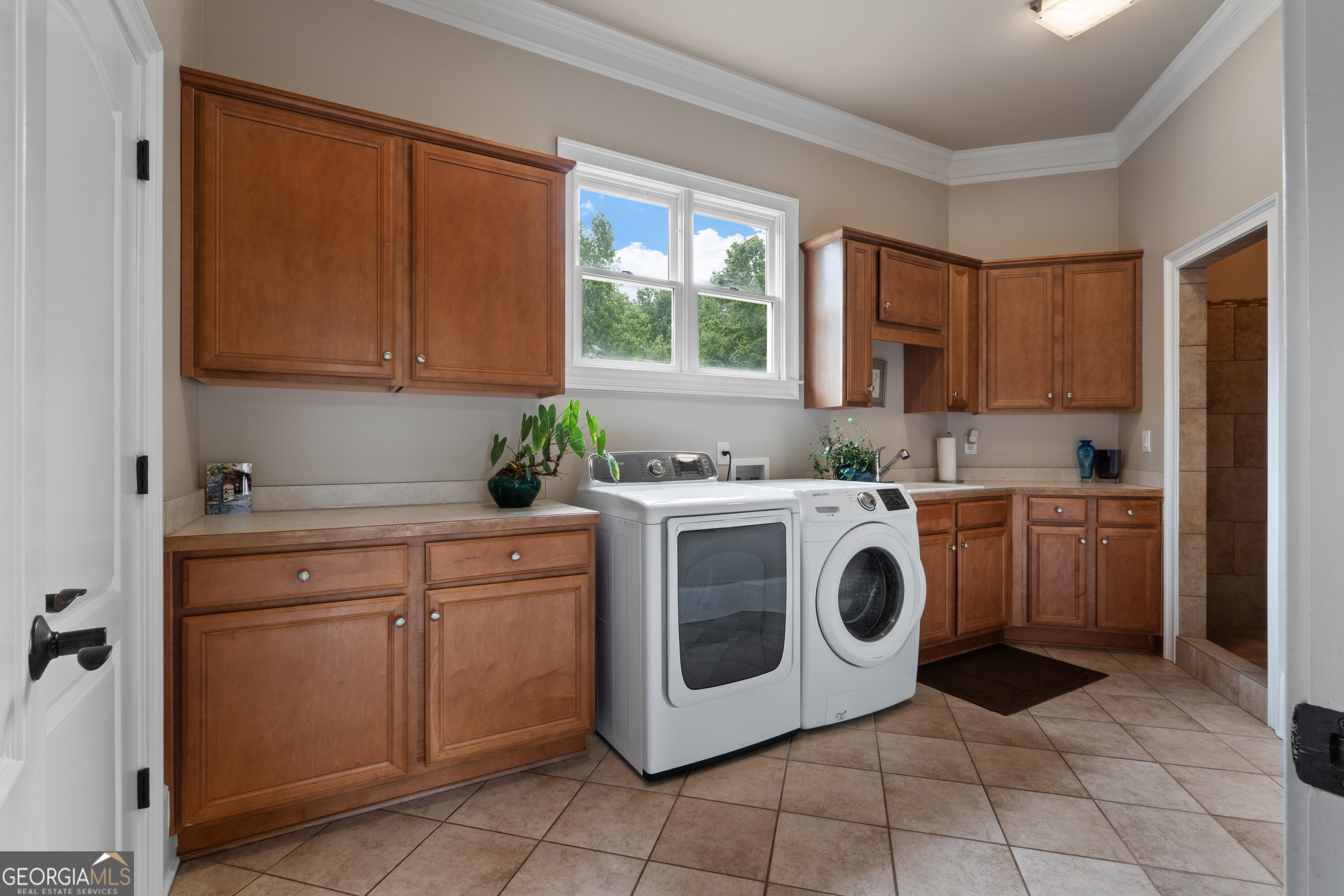 1005 Oak Mountain Road Carrollton, GA 30116 - Photo 26 of 73 a utility room with sink dryer and washer