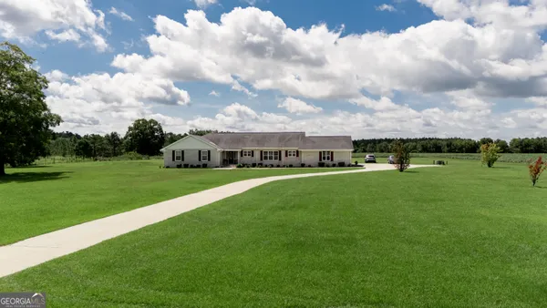 a view of house with garden