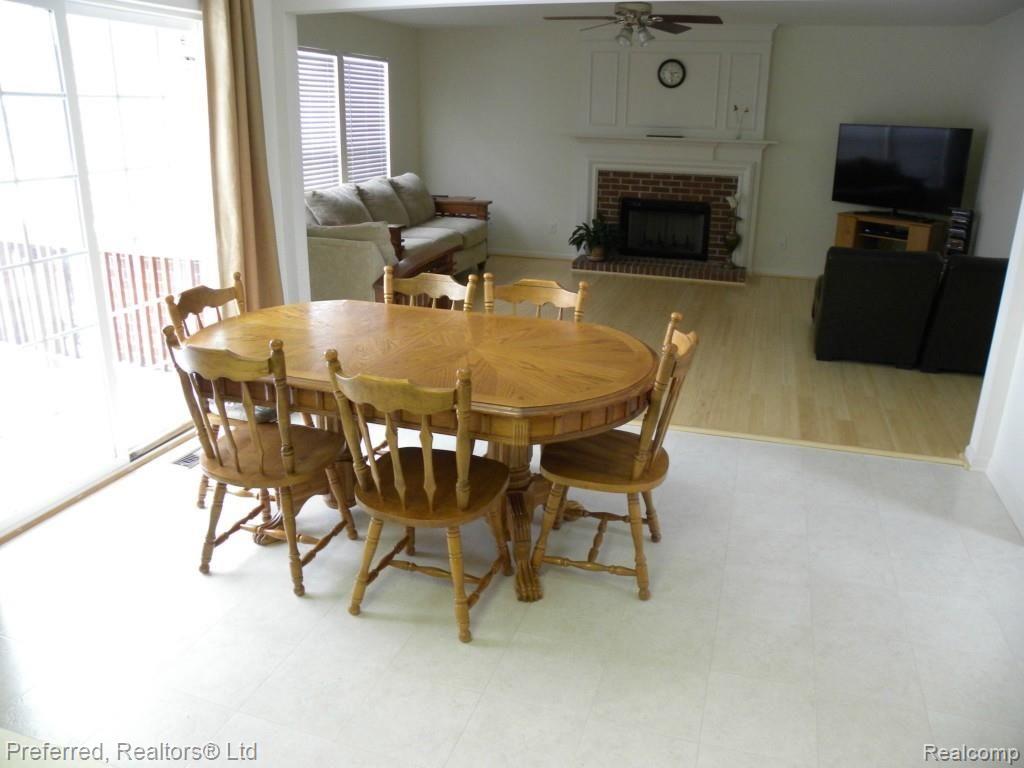 462 Springfield Drive Canton, MI 48188 - Photo 7 of 22 Breakfast Area.jpg