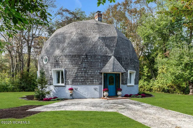 $475,000 | 56 Lakeside Drive, Farmingdale, NJ 07727