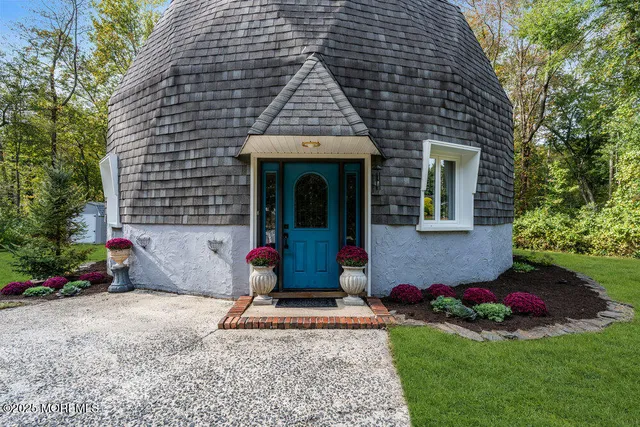 $475,000 | 56 Lakeside Drive, Farmingdale, NJ 07727