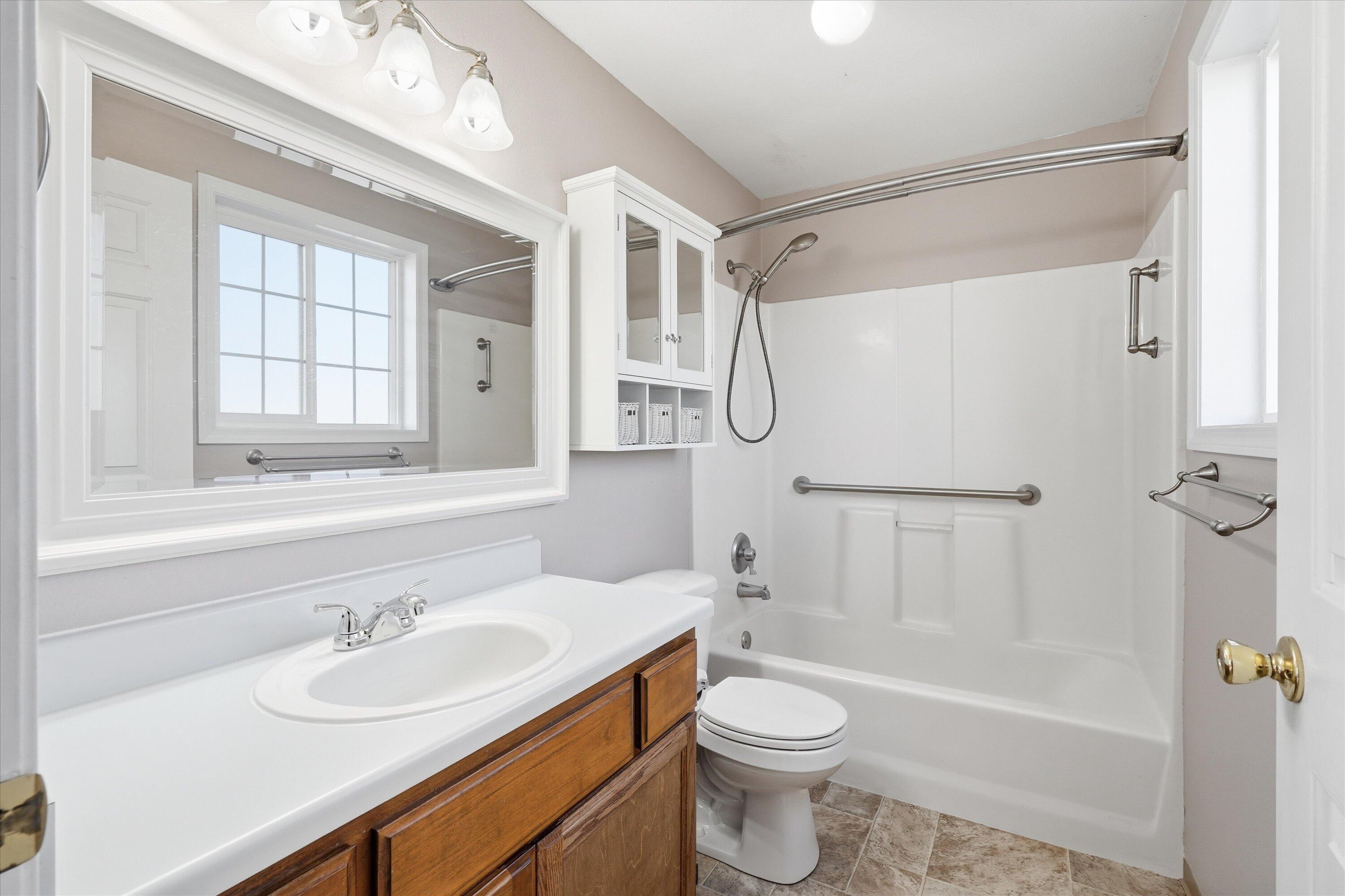 512 Village Drive Central Point, OR 97502 - Photo 15 of 23
