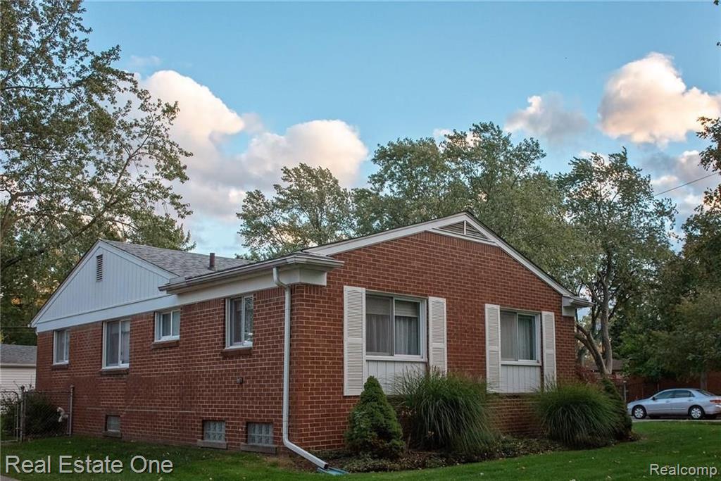 1853 Massoit Road Royal Oak, MI 48073 - Photo 32 of 38