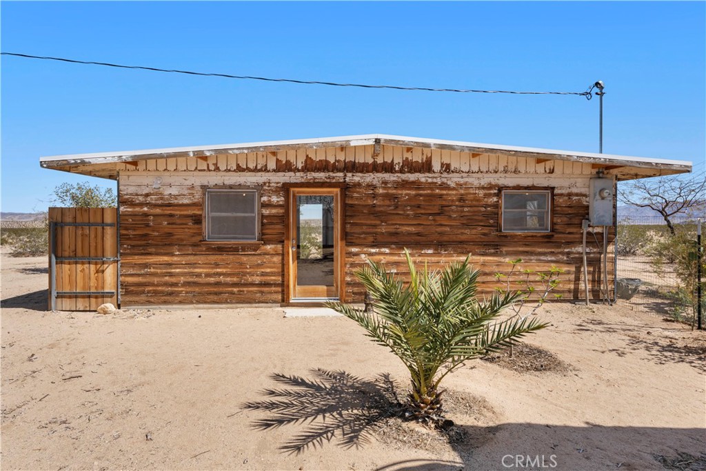 1356 Enchanted Road Joshua Tree, CA 92252 - Photo 25 of 47 a view of a terrace