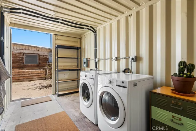 a view of washer and dryer in a room