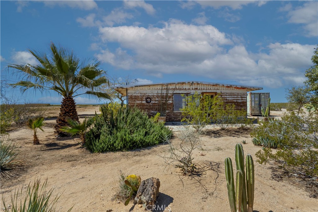 1356 Enchanted Road Joshua Tree, CA 92252 - Photo 5 of 47 a view of a backyard of the house