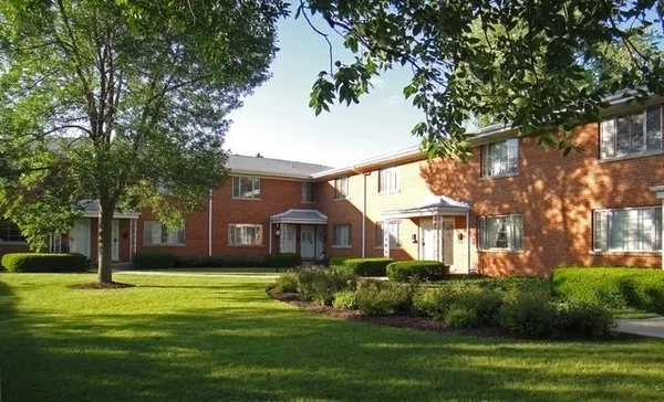 $2,600 | 1332 Greenwillow Lane, Unit 3, Glenview, IL 60025