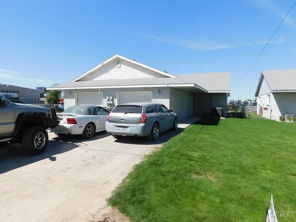 $800,000 | 712-718 Borchers Lane, Caldwell, ID 83605