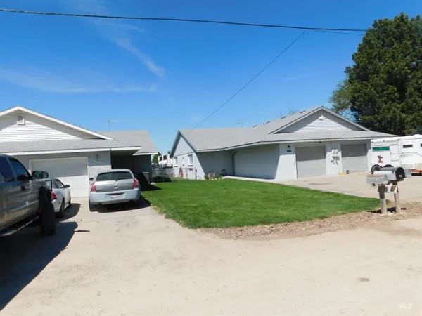 $800,000 | 712-718 Borchers Lane, Caldwell, ID 83605