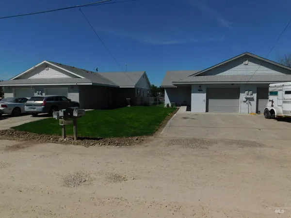 $800,000 | 712-718 Borchers Lane, Caldwell, ID 83605