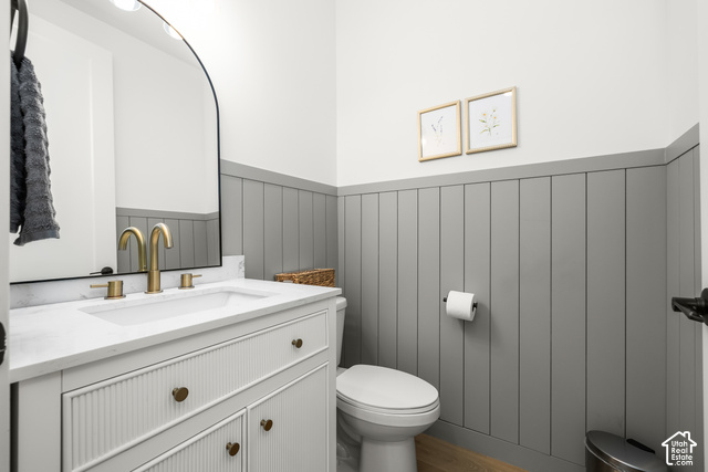259 South Chamberlain Street Mapleton, UT 84664 - Photo 27 of 54 Vanity with integrated sink, gold-finish faucet, and arched mirror