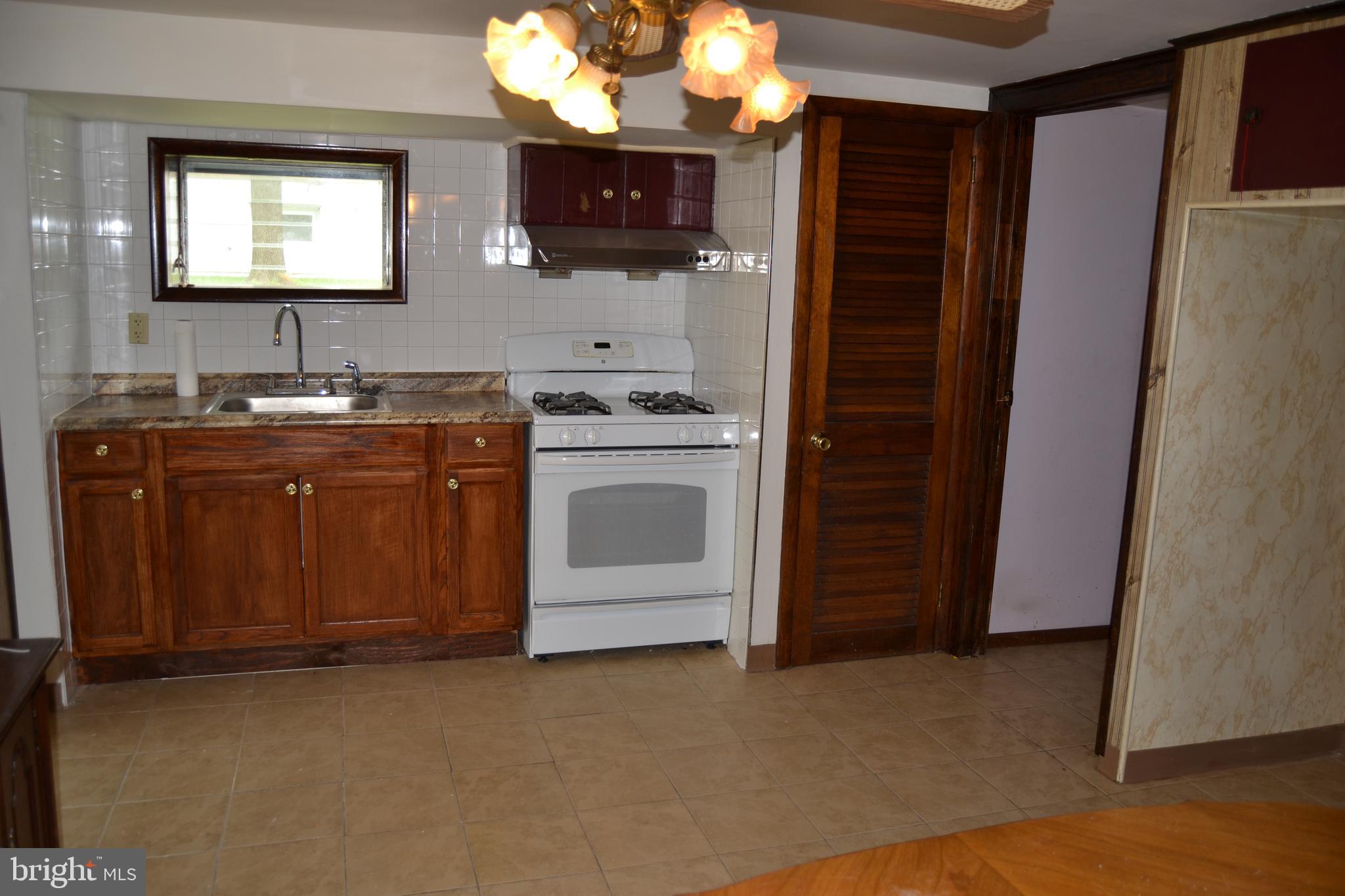 9986 Sandy Road Philadelphia, PA 19115 - Photo 28 of 34 Basement Kitchen