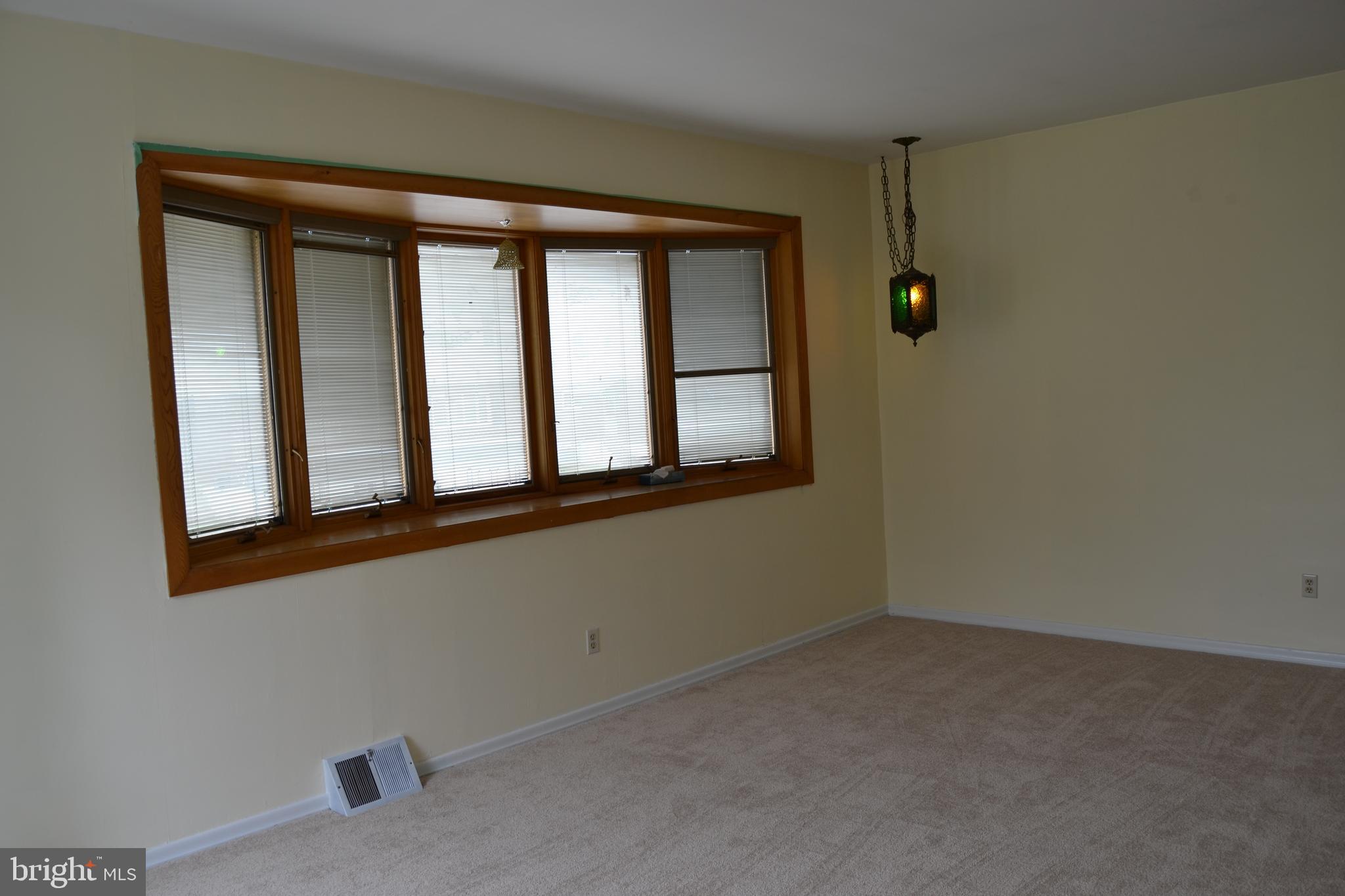 9986 Sandy Road Philadelphia, PA 19115 - Photo 4 of 34 Gallery Image 4