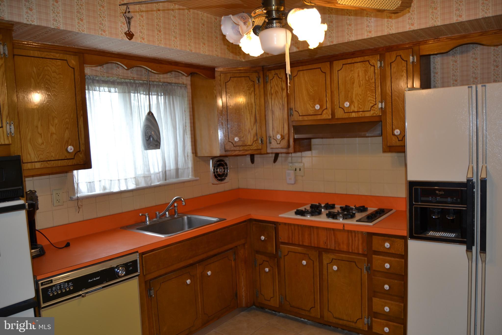 9986 Sandy Road Philadelphia, PA 19115 - Photo 7 of 34 Gallery Image 7
