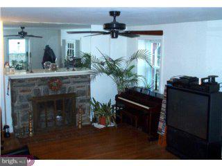 7215 Hilltop Road Upper Darby, PA 19082 - Photo 4 of 6