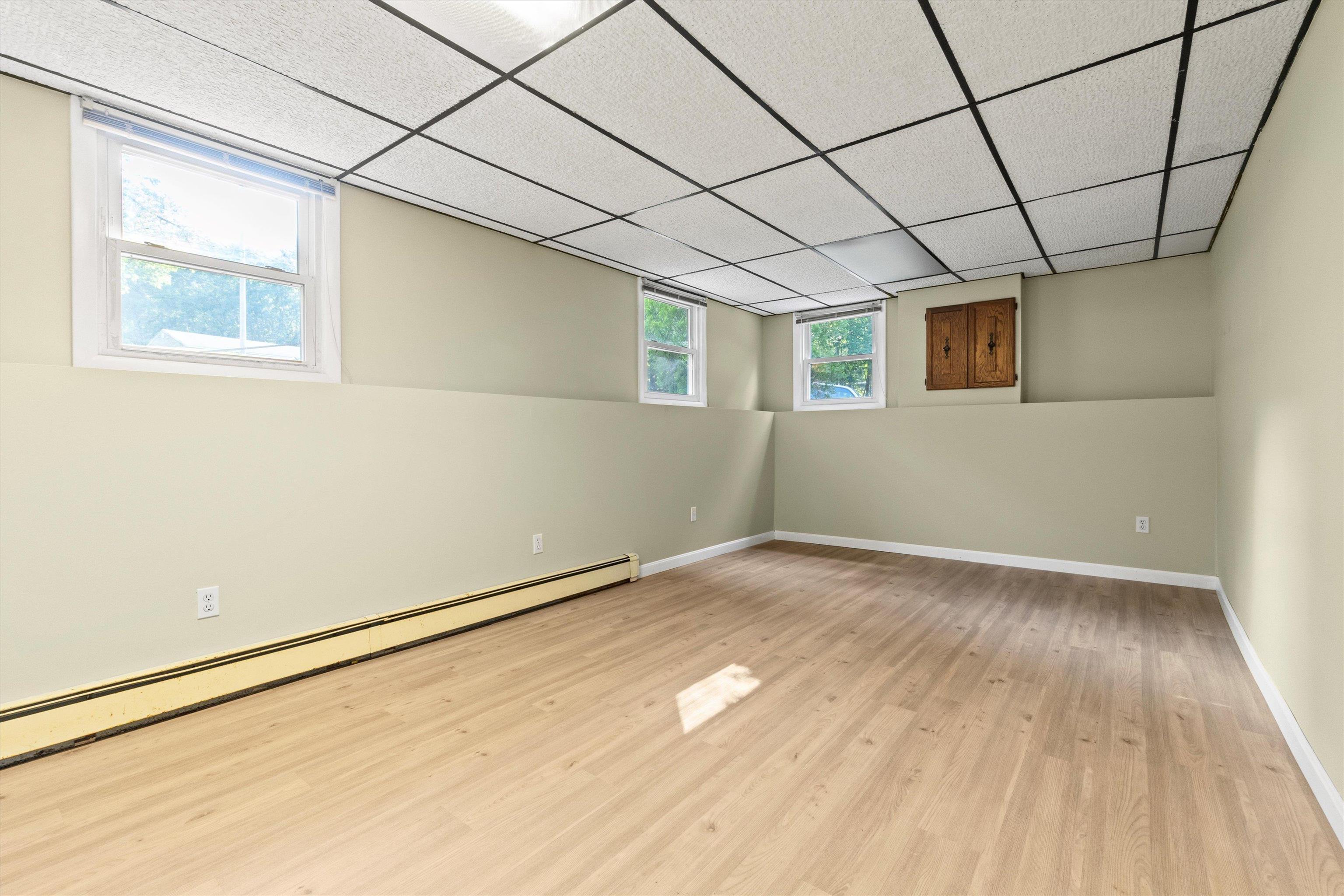 1116 Mammoth Road Pelham, NH 03076 - Photo 22 of 38