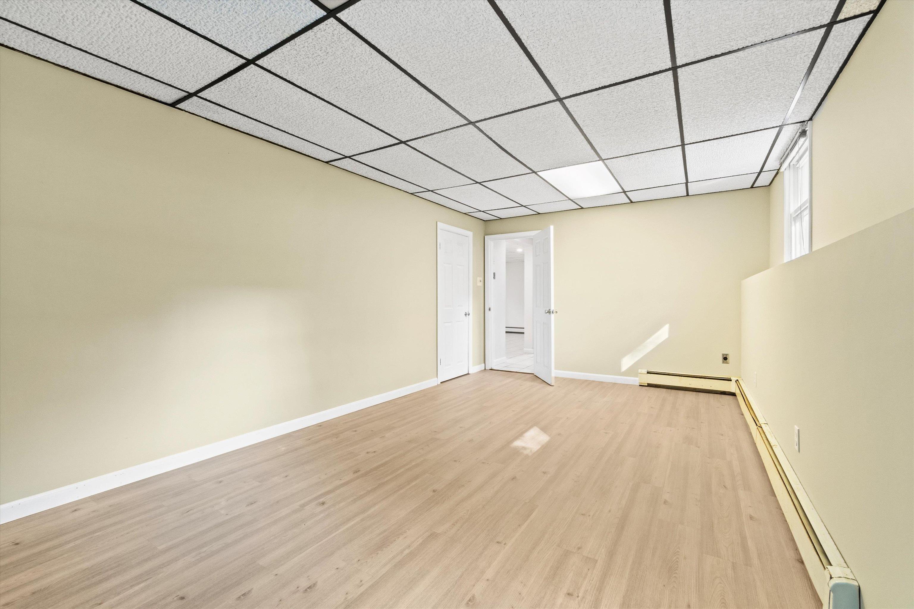1116 Mammoth Road Pelham, NH 03076 - Photo 23 of 38