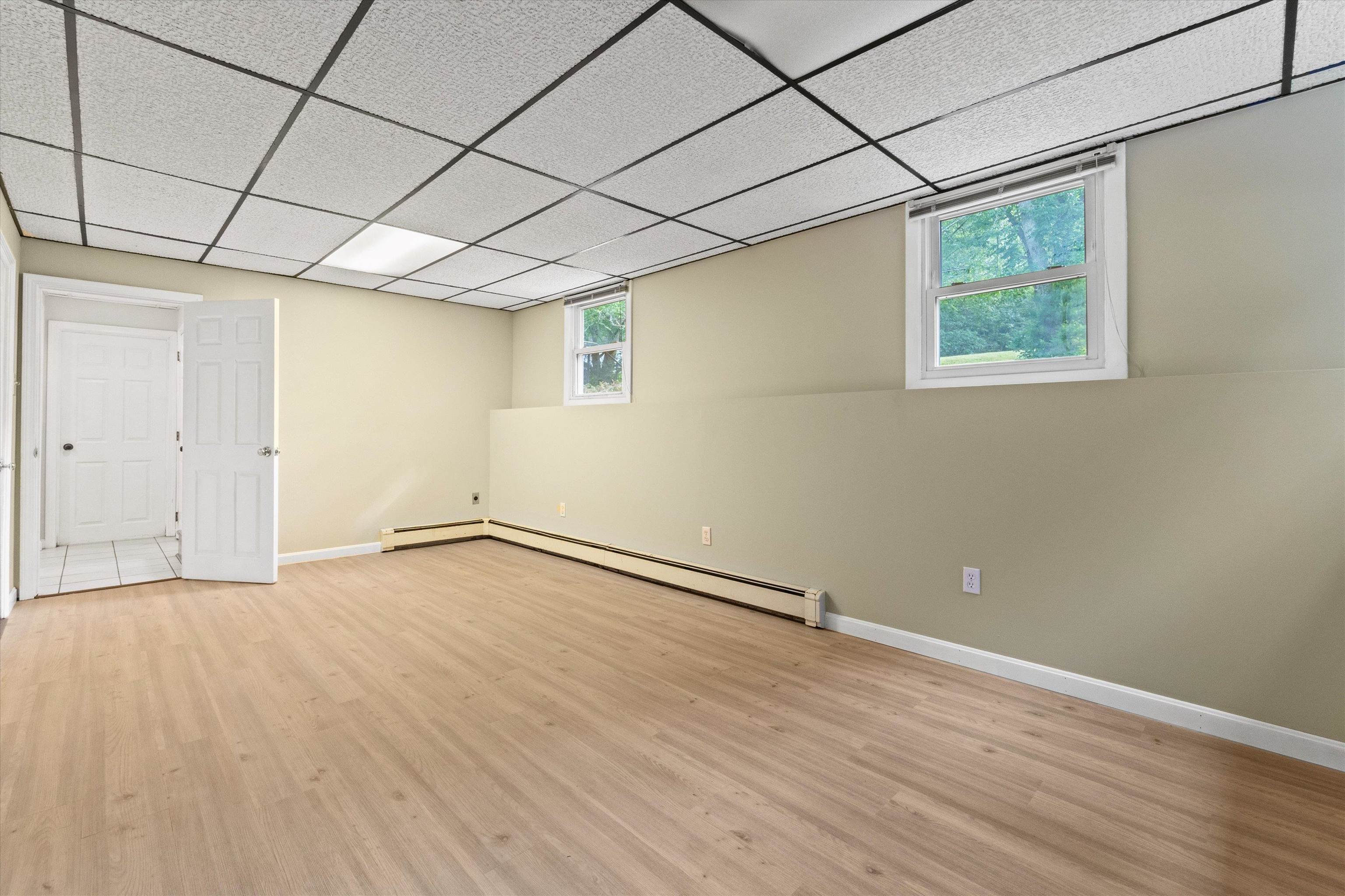 1116 Mammoth Road Pelham, NH 03076 - Photo 24 of 38