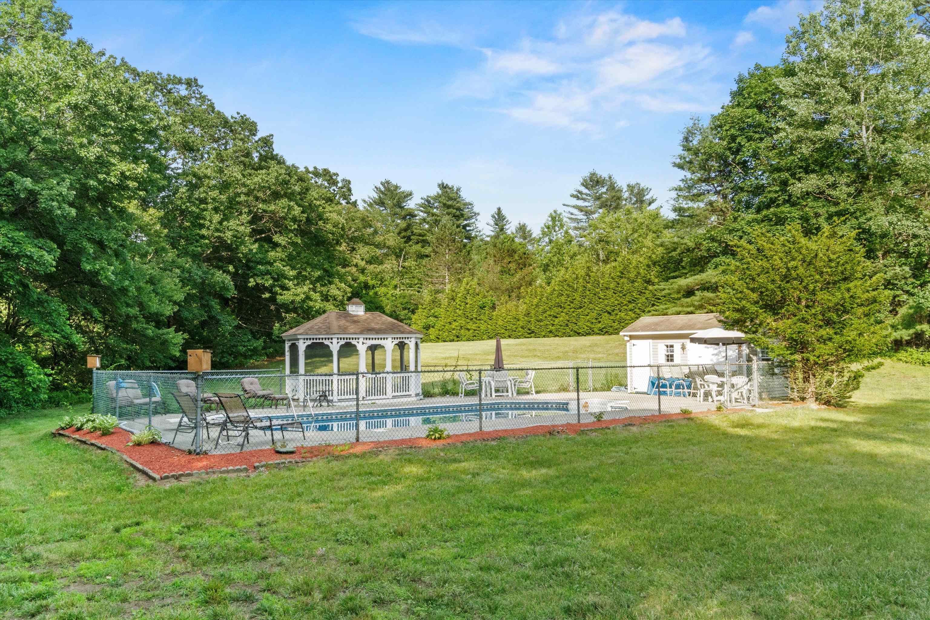 1116 Mammoth Road Pelham, NH 03076 - Photo 33 of 38