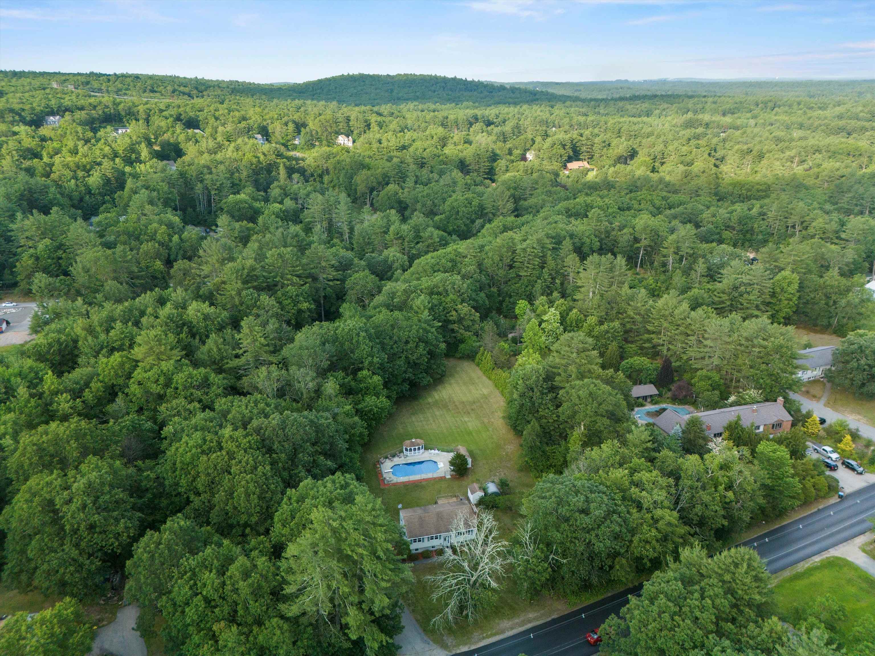 1116 Mammoth Road Pelham, NH 03076 - Photo 35 of 38