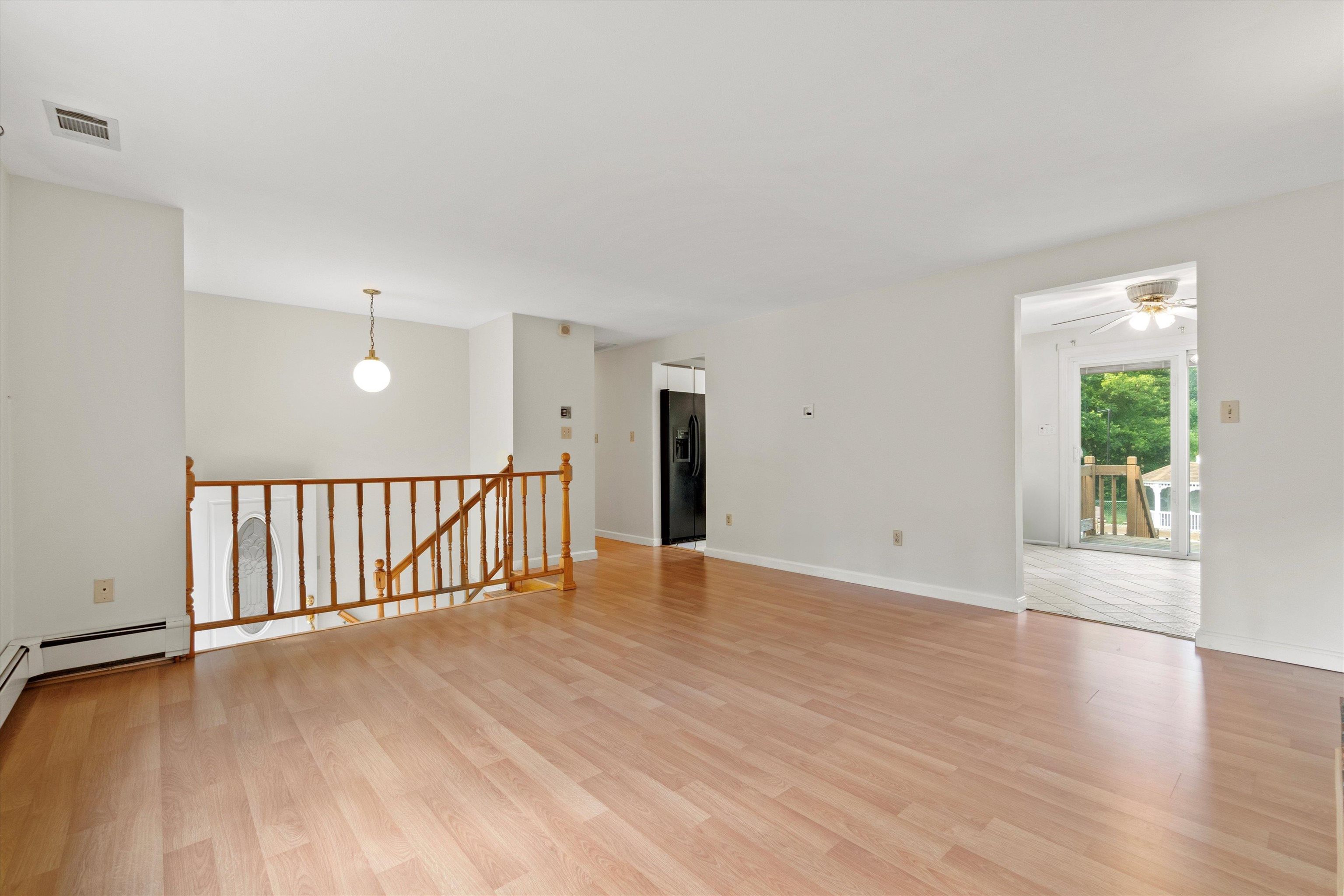 1116 Mammoth Road Pelham, NH 03076 - Photo 6 of 38