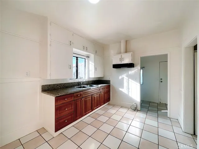 $2,295 | 1343 Walnut Avenue, Long Beach, CA 90813