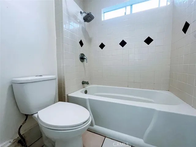 $2,295 | 1343 Walnut Avenue, Long Beach, CA 90813