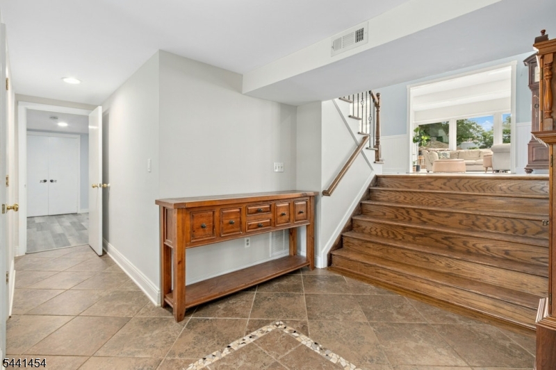1179 Blazo Terrace Mountainside, NJ 07092 - Photo 3 of 41