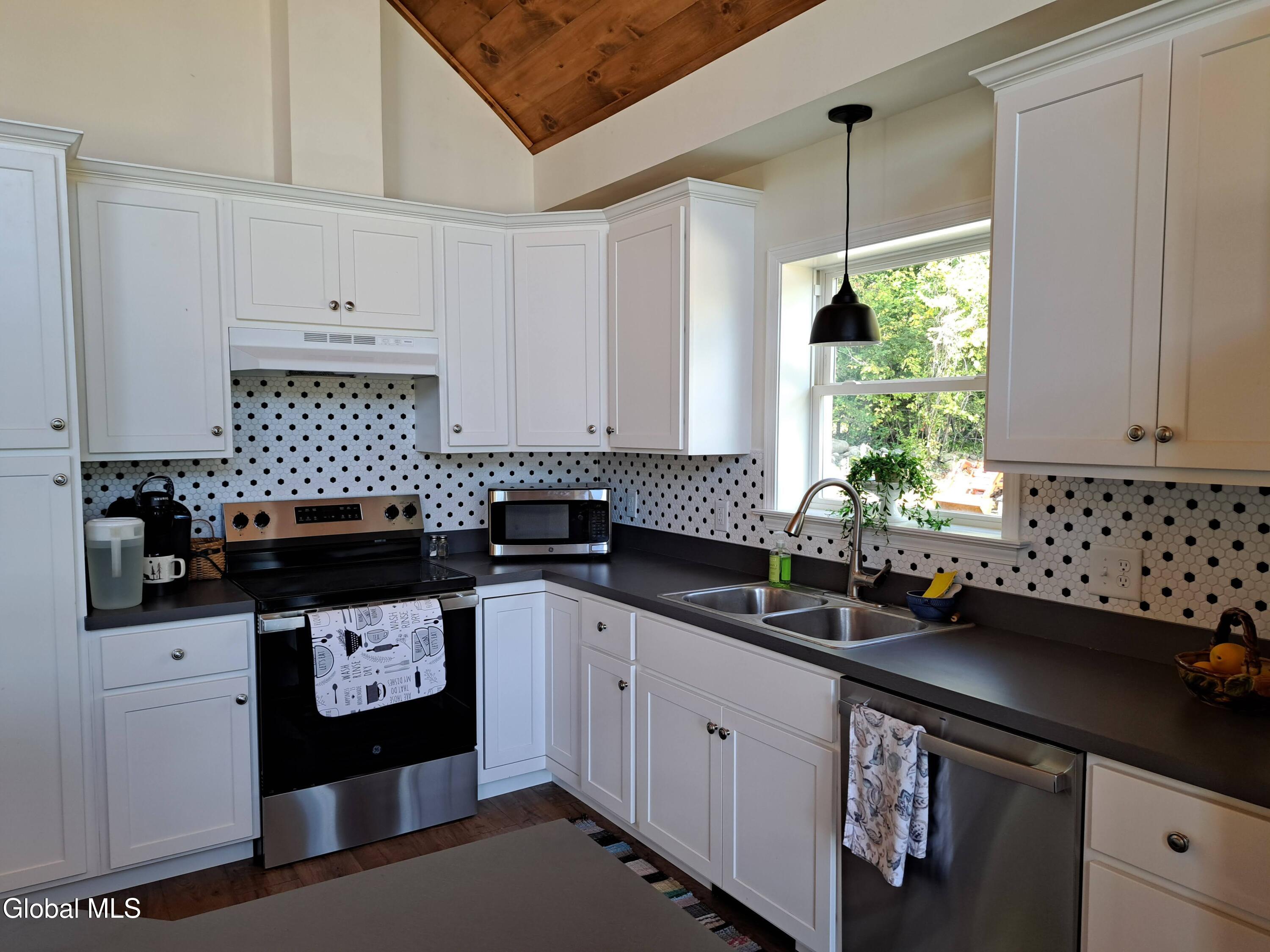 134 Pickle Hill Road Queensbury, NY 12804 - Photo 4 of 29 20241003_113200
