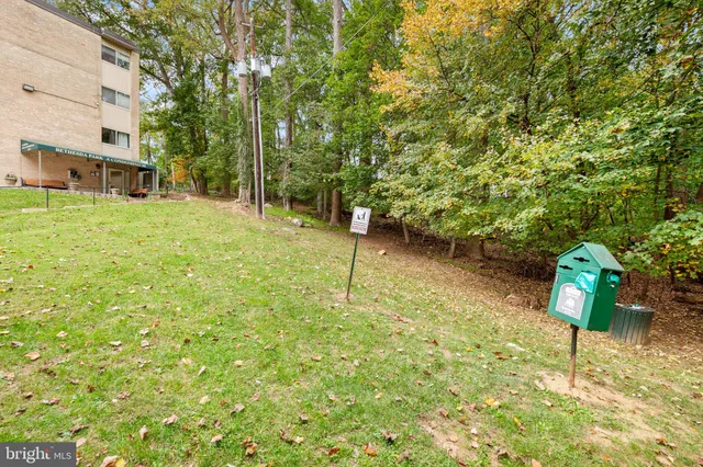 a view of a tennis court
