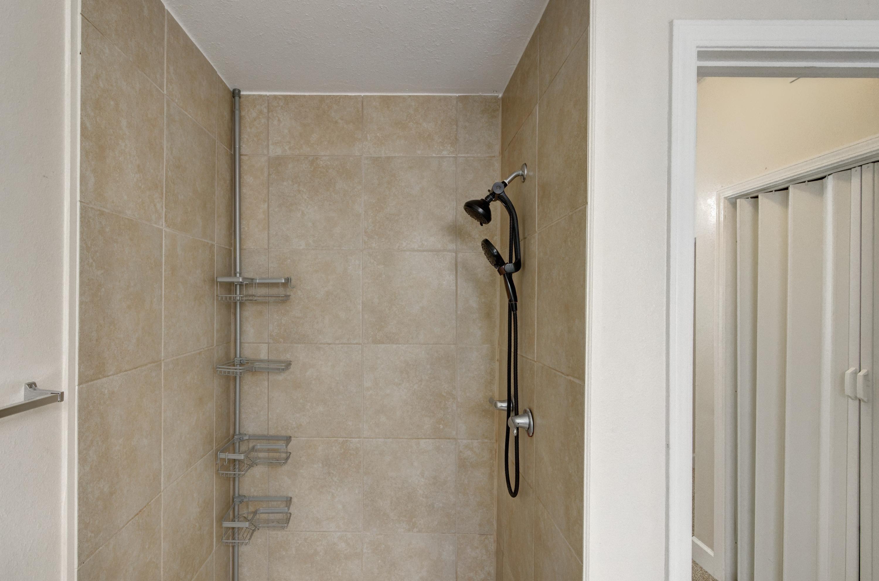 419 Westminster Road Fort Walton Beach, FL 32547 - Photo 21 of 40 a bathroom with a shower