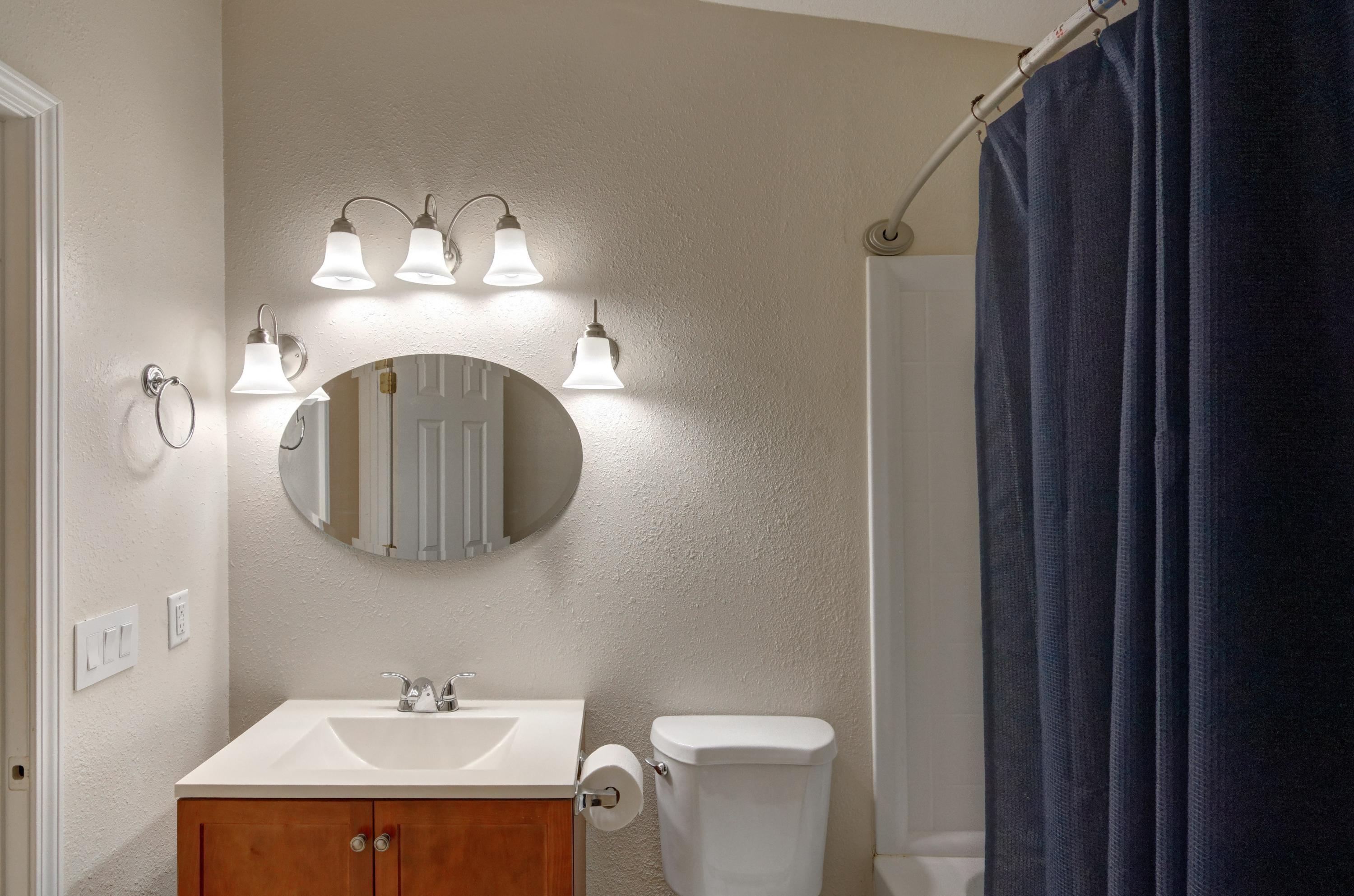 419 Westminster Road Fort Walton Beach, FL 32547 - Photo 27 of 40 a bathroom with a sink and a mirror