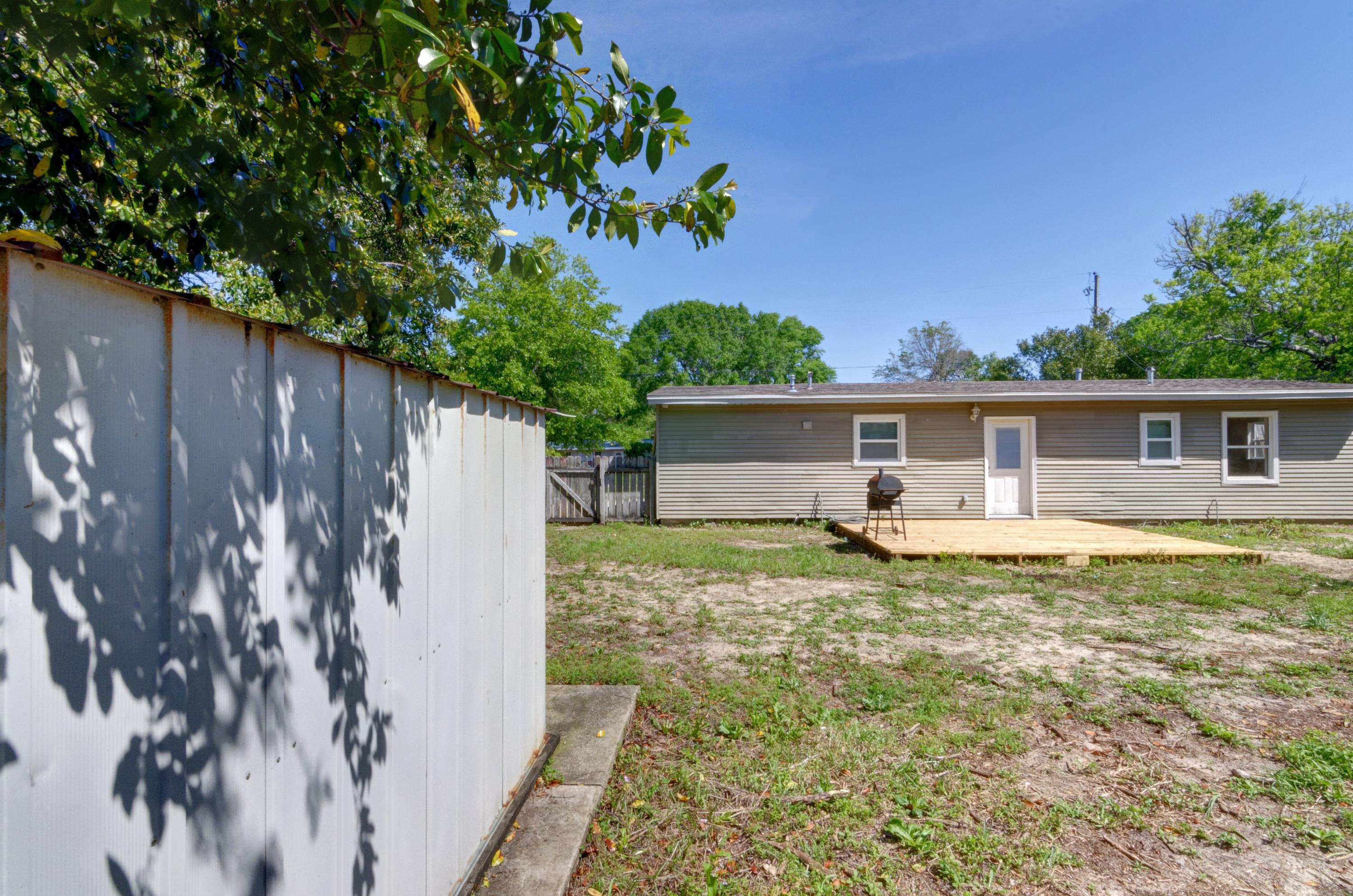 419 Westminster Road Fort Walton Beach, FL 32547 - Photo 34 of 40 a backyard of a house with table and chairs