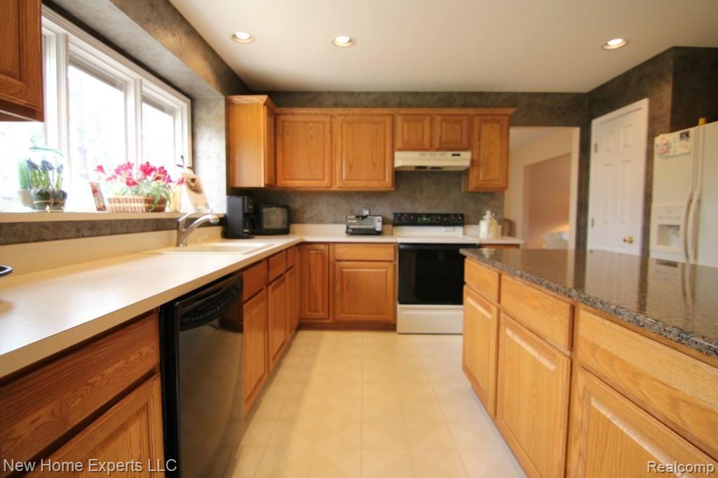 2723 Santia Road Troy, MI 48085 - Photo 12 of 47 IMG_0366.jpg