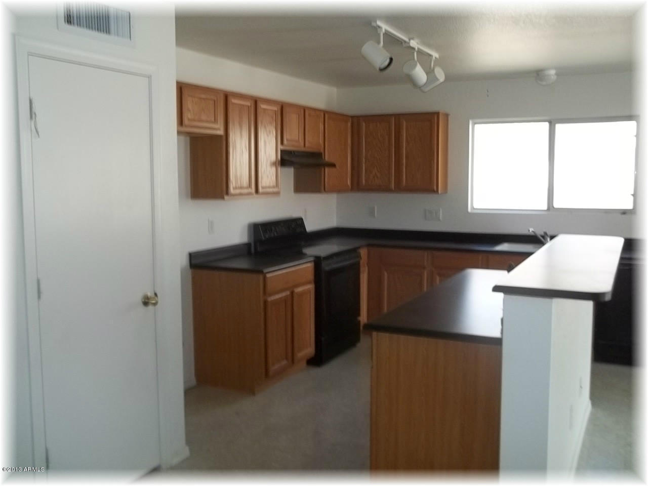 1918 East Vineyard Road Phoenix, AZ 85042 - Photo 5 of 21 05 Kitchern