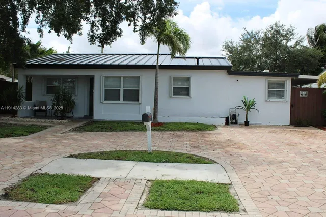 $585,000 | 6810 Douglas Street, Hollywood, FL 33024