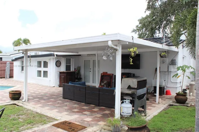 $585,000 | 6810 Douglas Street, Hollywood, FL 33024