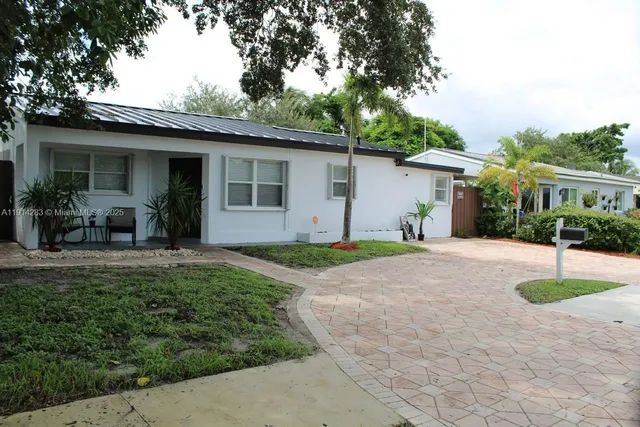 $585,000 | 6810 Douglas Street, Hollywood, FL 33024
