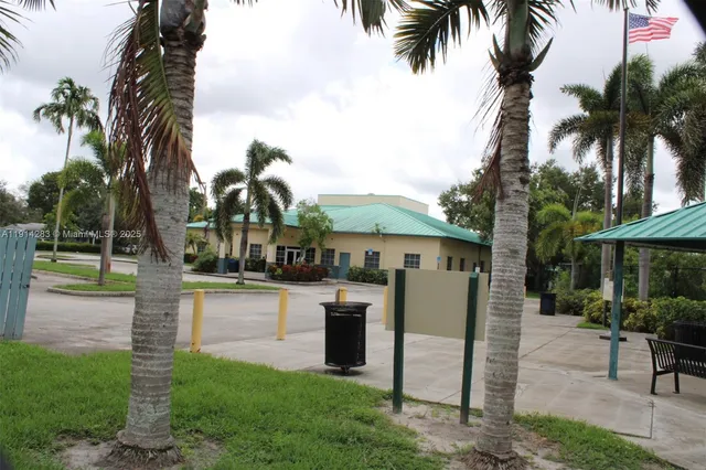 $585,000 | 6810 Douglas Street, Hollywood, FL 33024