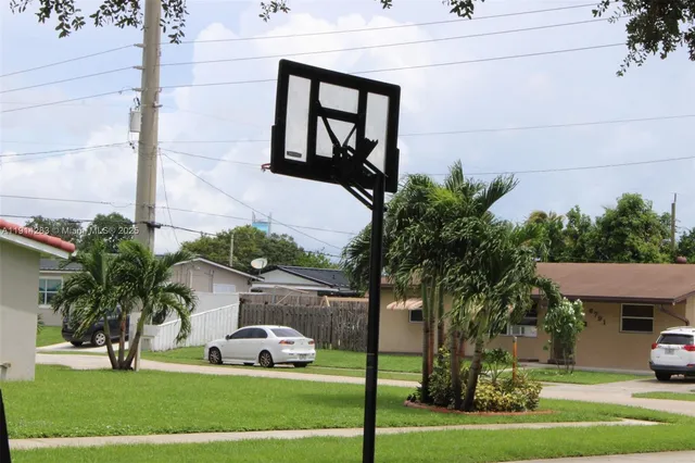 $585,000 | 6810 Douglas Street, Hollywood, FL 33024