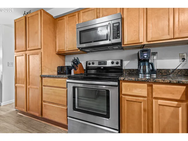 $399,900 | 3712 Colver Road, Phoenix, OR 97535