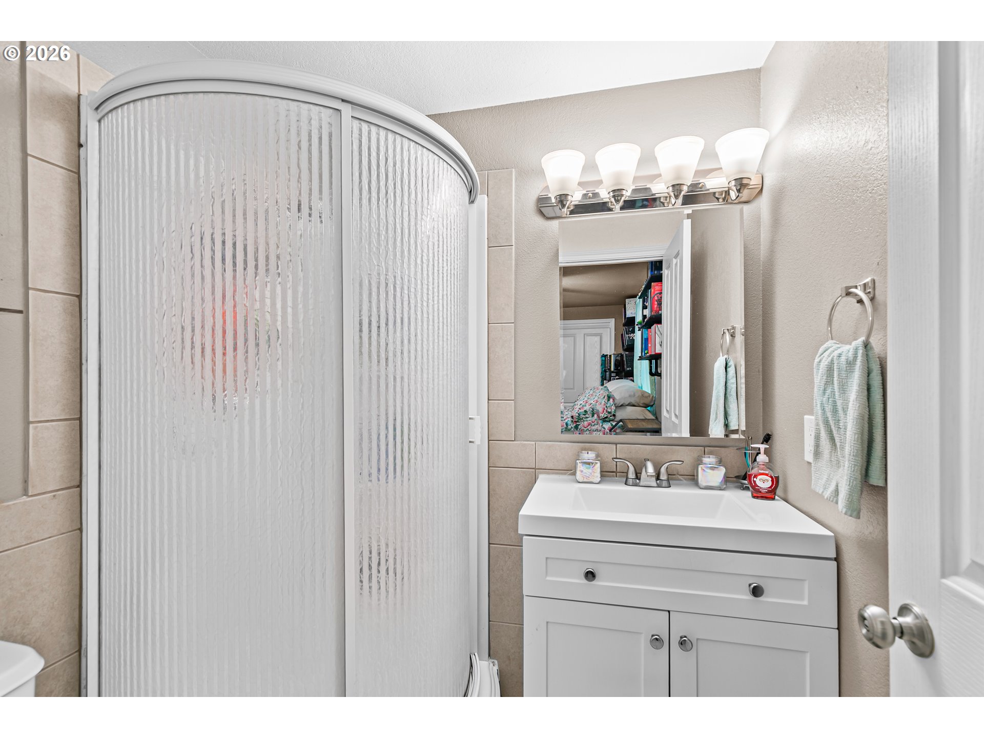 3712 Colver Road Phoenix, OR 97535 - Photo 18 of 38 a bathroom with a sink vanity and a mirror