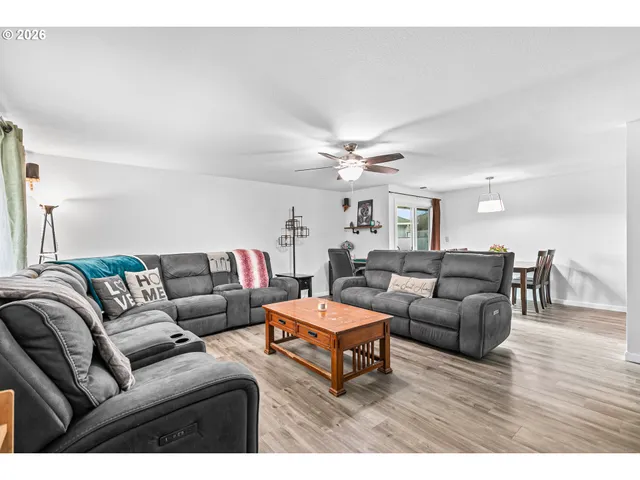 $399,900 | 3712 Colver Road, Phoenix, OR 97535