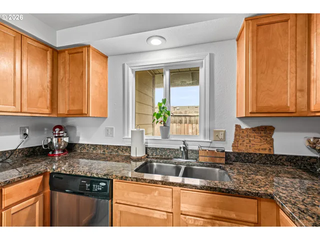 $399,900 | 3712 Colver Road, Phoenix, OR 97535