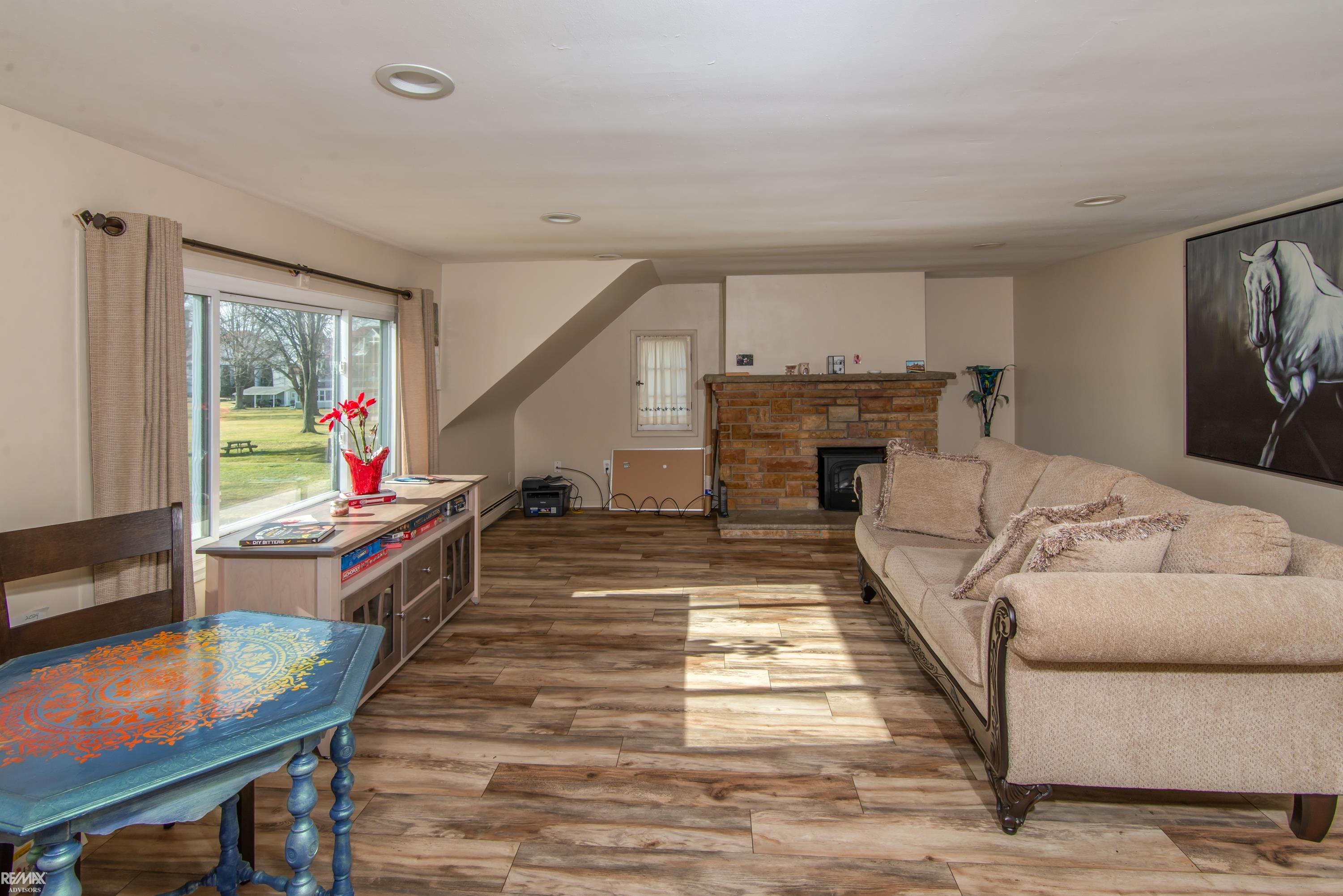 6123 Pointe Tremble Road Algonac, MI 48001 - Photo 10 of 44 50181103-e52ea8d9-9aba-4773-83a5-7bf9105aae4d.JPG