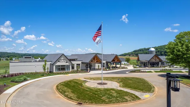 $1,050,000 | 2705 Chestnut Lane, Loudon, TN 37774