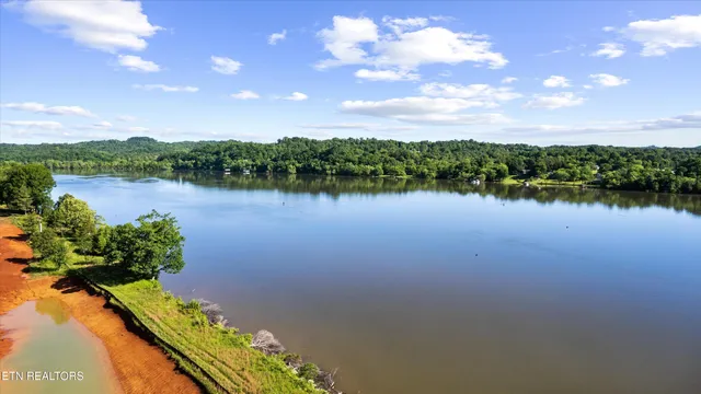 $1,050,000 | 2705 Chestnut Lane, Loudon, TN 37774