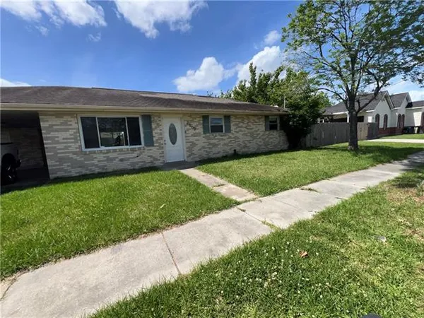 $1,600 | 2500 Campagna Drive, Chalmette, LA 70043