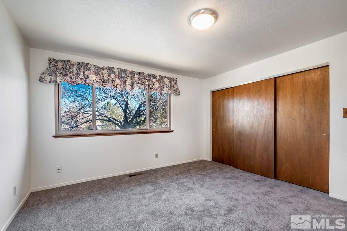 11040 Broken Hill Road Reno, NV 89511 - Photo 18 of 24 an empty room with a painting on the wall