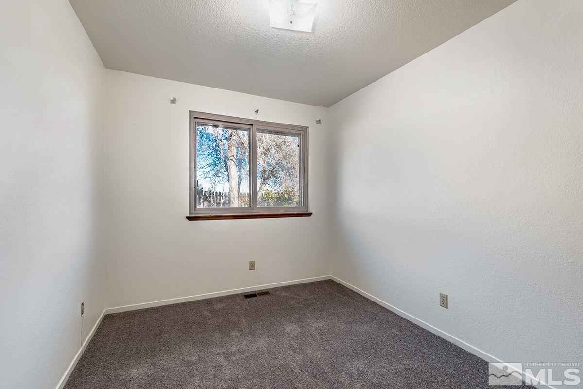 11040 Broken Hill Road Reno, NV 89511 - Photo 19 of 24 an empty room with windows